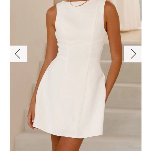 Elegant White Sleeveless Dress - Picture 1 of 5